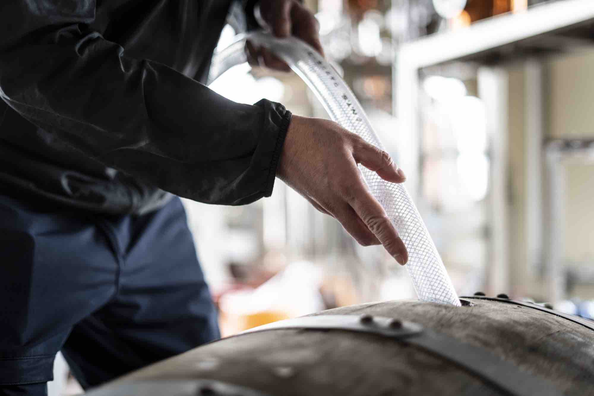 グラスに注がれたウイスキー