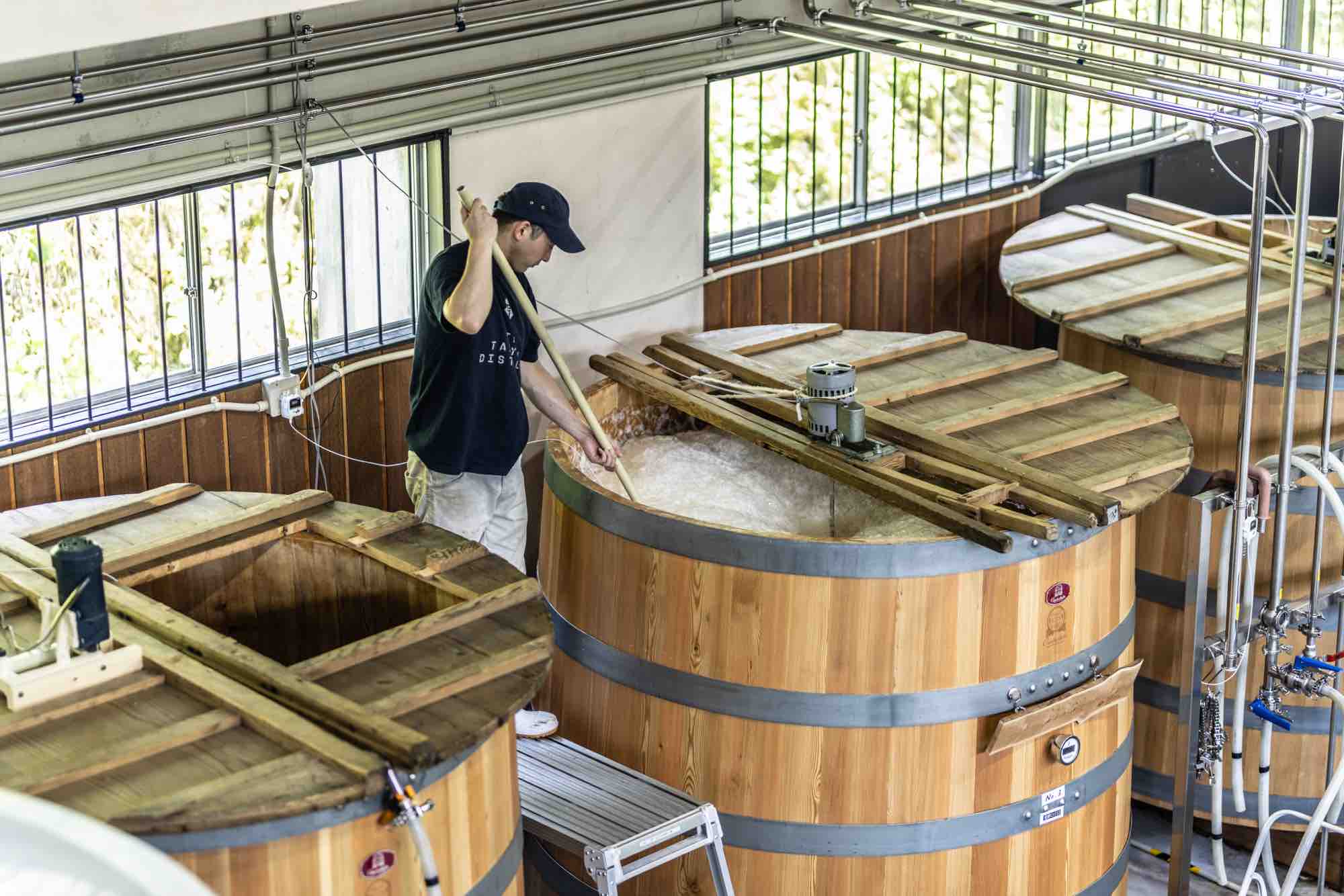 飛騨高山の酒蔵と樽